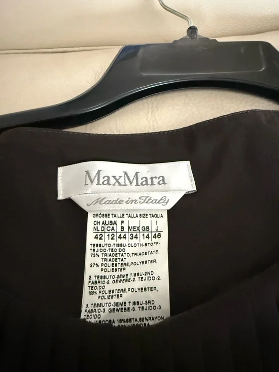 Max Mara Elegant Black Pleated Sheath Dress - Picture 4 of 6